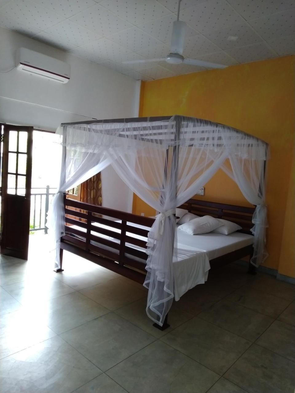 Kith Fiesta Villa Хиккадува Экстерьер фото
